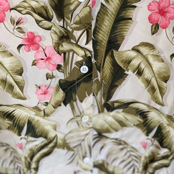 Tommy Bahama vintage pattern silk camp shirt - Picture 7 of 8
